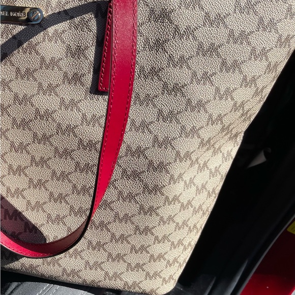 Michael Kors tote 19 length 11 wide zippered closures outside and out. 3 inside - Picture 4 of 11